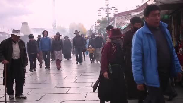 Gente Caminando Lhasa Capital Del Tíbet — Vídeos de Stock