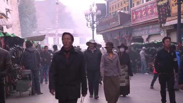 Mensen Wandelen Lhasa Hoofdstad Van Tibet — Stockvideo