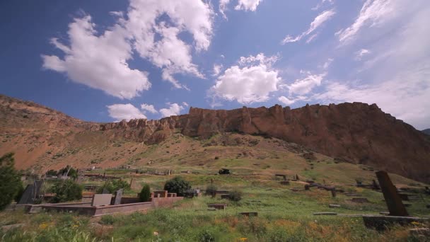 Paysage Arménien Montagnes Nuages Avec Ancien Cimetière Médiéval — Video