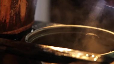 Çiğ ipek lif iplikleri yakın çekim, El İpek Üretimi, geleneksel yol İpek yapmak