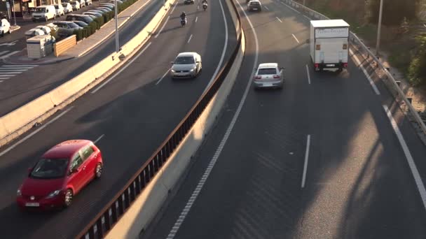 Autobahn Asphalt Einbahnstraße Mit Autos Und Lastwagen Tropen — Stockvideo