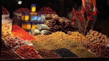 Baharatlar Çin 'in Dunhuang şehrinde, İpek Yolu' ndaki büyük bir şehirde sergileniyor.