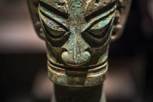 Antik Çin bronz maskeden Sanxingdui Sit Alanı