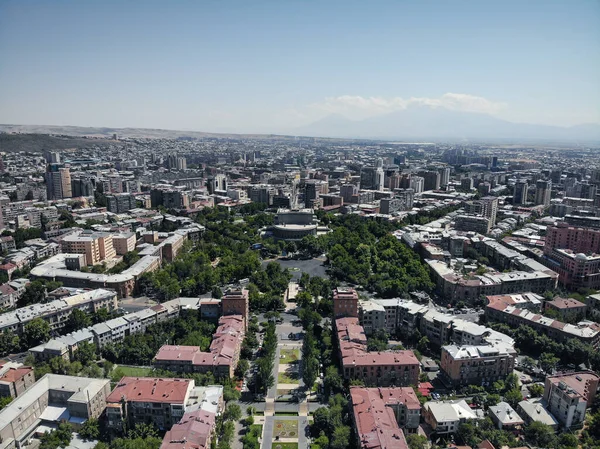 Erivan şehir merkezinde hava manzarası, Opera Binası