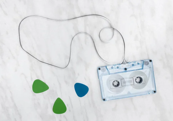 Синяя Аудиокассета Гитара Мраморном Фоне — стоковое фото