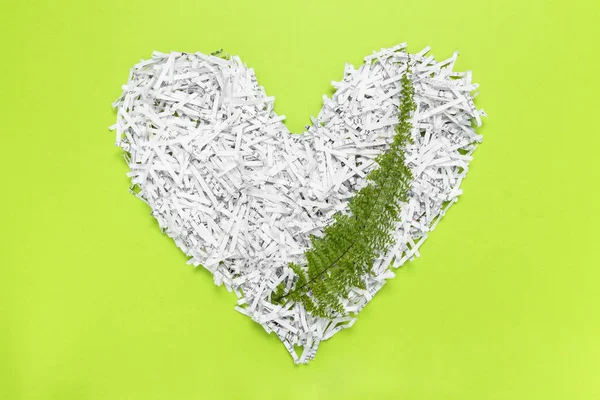 Heard Made Shredded Paper Green Leaf Recycling Concept — Stock Photo, Image