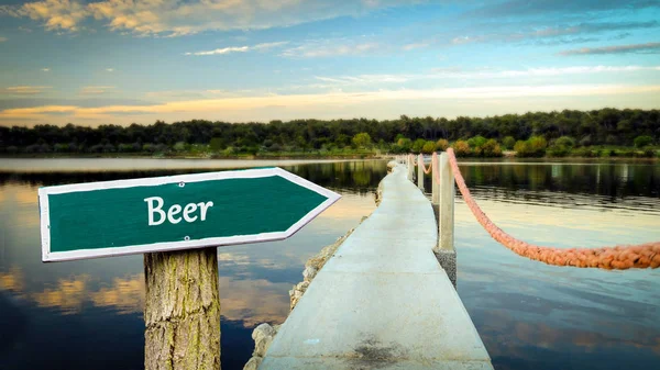 ビールに道路標識 — ストック写真