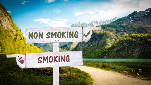 Вуличний Знак Куріння Проти Паління — стокове фото