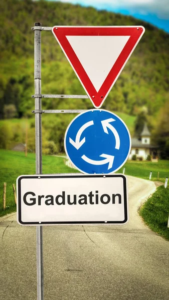 卒業までの道路標識 — ストック写真