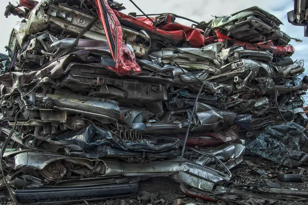 Altes Metall Auf Dem Schrottplatz — Stockfoto