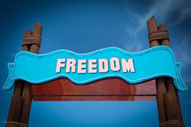 Özgürlük için sokak tabelası