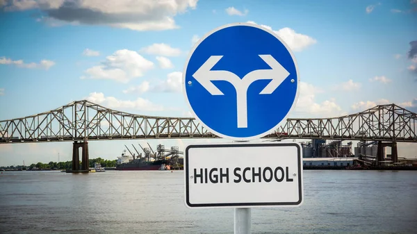 高校に道路標識 — ストック写真