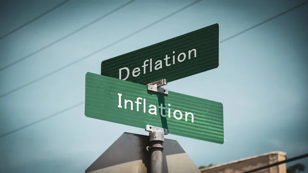 Street Sign inflation kontra deflation — Stockfoto