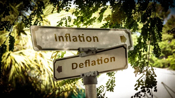 Inflación de la calle frente a deflación — Foto de Stock