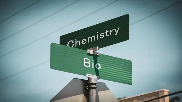 Straßenschild Bio versus Chemie — Stockfoto