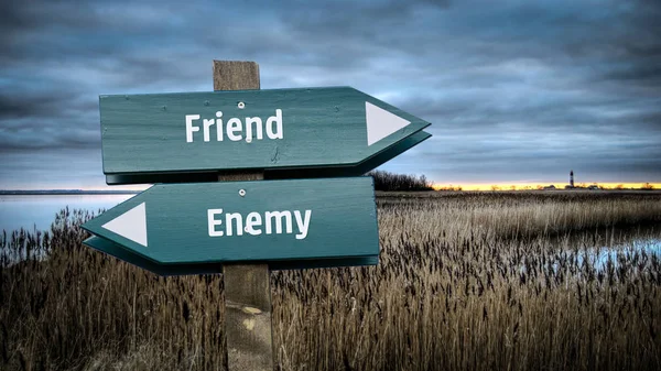 Señal de calle a amigo contra enemigo — Foto de Stock
