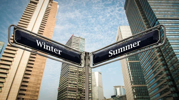 Ulica znak na lato versus zima — Zdjęcie stockowe