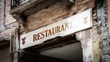 Restoran için sokak tabelası