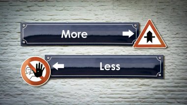 Daha az karşı sokak tabelası