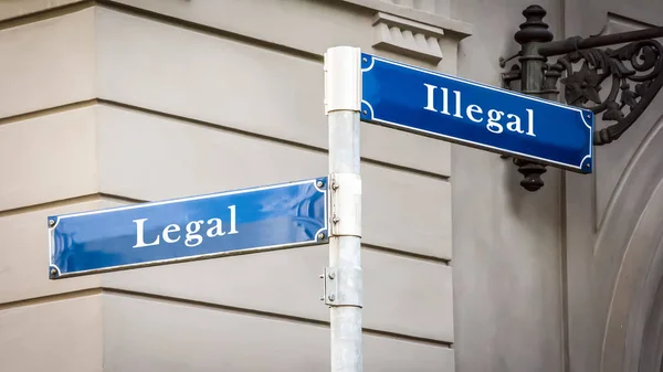 Sinal de rua Legal versus Ilegal — Fotografia de Stock