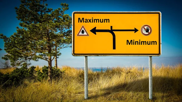 Straßenschild Maximum versus Minimum — Stockfoto