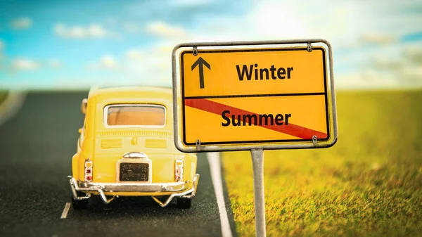 Straßenschild zum Winter gegen Sommer — Stockfoto