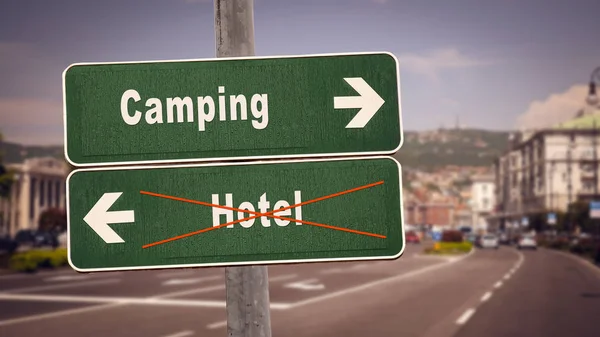 거리 표지판에서 캠핑까지 vs 호텔 — 스톡 사진