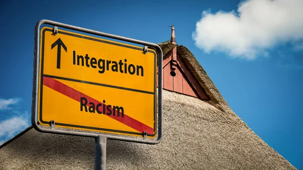 Utcanévtábla integráció versus rasszizmus — Stock Fotó