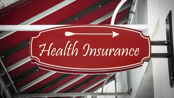 Straatnaambord aan Health Insurance — Stockfoto