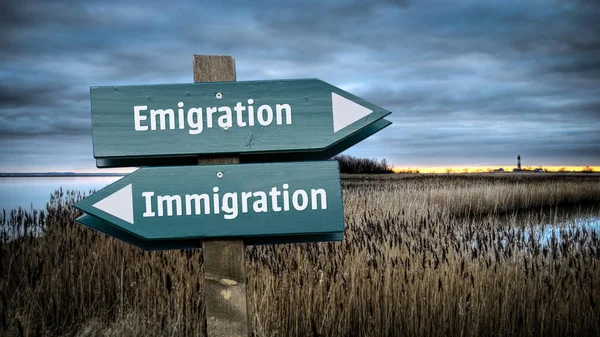 Ulica znak emigracja versus imigracja — Zdjęcie stockowe