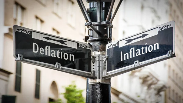 Street Sign inflation kontra deflation — Stockfoto