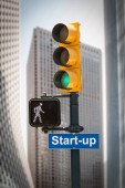 Straßenschild an Start-up