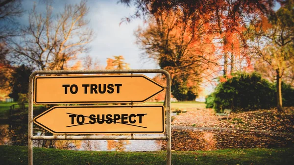 Street Sign te vertrouwen versus aan verdachte — Stockfoto