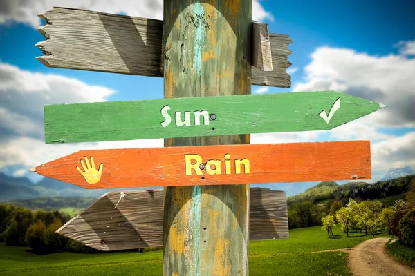 Straßenschild Sonne gegen Regen — Stockfoto