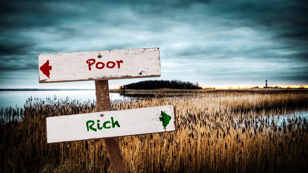 Sokak tabelası zengin fakir karşı