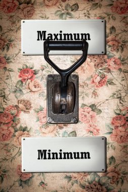 Sokak tabelası maksimum Minimum karşı