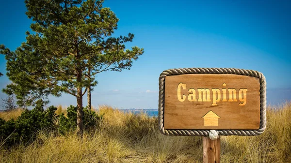 Straßenschild zum Zelten — Stockfoto