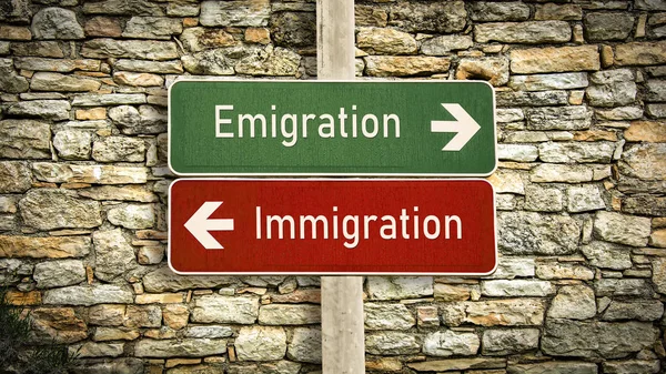 Street Sign Emigration versus Immigration — Stock Photo, Image
