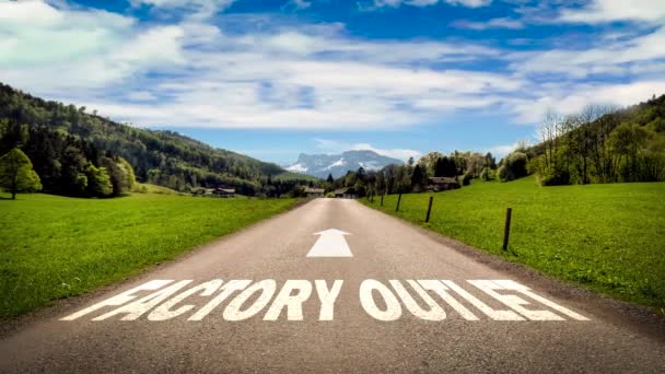 Straßenschild Weist Weg Zum Factory Outlet — Stockvideo