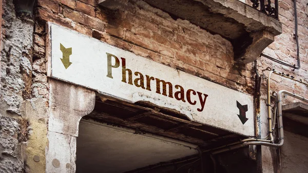 Sinal de rua para farmácia — Fotografia de Stock