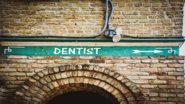 Diş hekimi için sokak tabelası