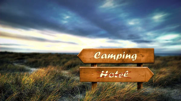 Gata Underteckna Riktningen Väg Till Camping Kontra Hotell — Stockfoto