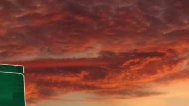 Sokağa Çıkma Yolu İmzala