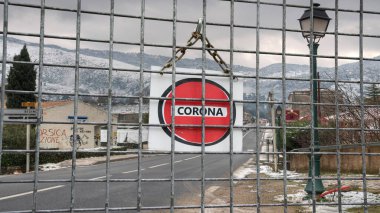 Sokak İşareti Virüse Karşı Karantina Yolu