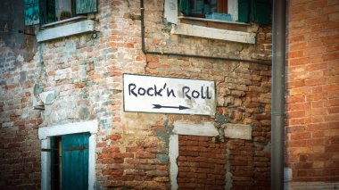 Rockn Roll'a Yön Yolu Sokak İşareti