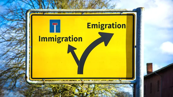 Οδός Είσοδος Προς Μετανάστευση Έναντι Της Μετανάστευσης — Φωτογραφία Αρχείου
