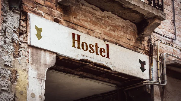 Gata Underteckna Riktningen Väg Till Hostel — Stockfoto