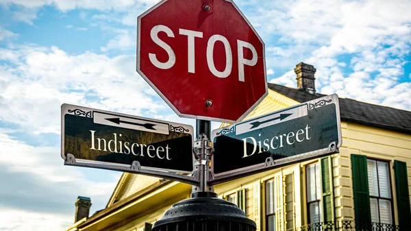 Rua Assine Caminho Direção Para Discreto Indiscreto — Fotografia de Stock