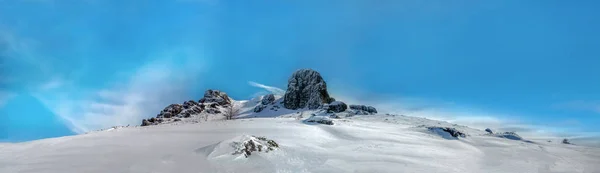 Vista panorámica de las montañas de nieve — Foto de Stock