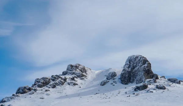 Mountain snöiga idyll. — Stockfoto